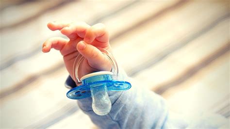 daughter pulandit|Missouri father uses a funeral to wean daughter off pacifier.